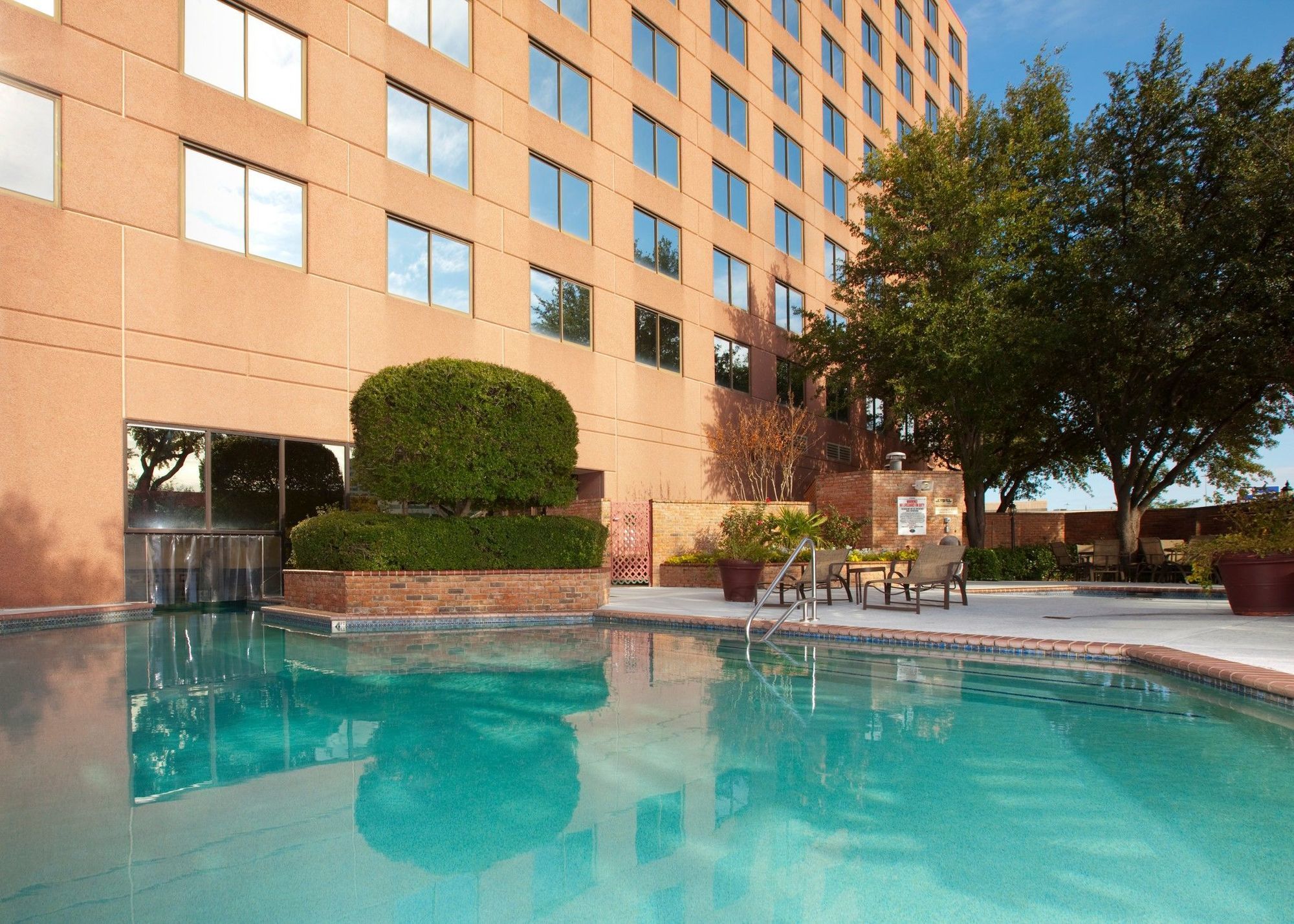 Crowne Plaza Dallas Near Galleria-Addison Hotel Exterior photo