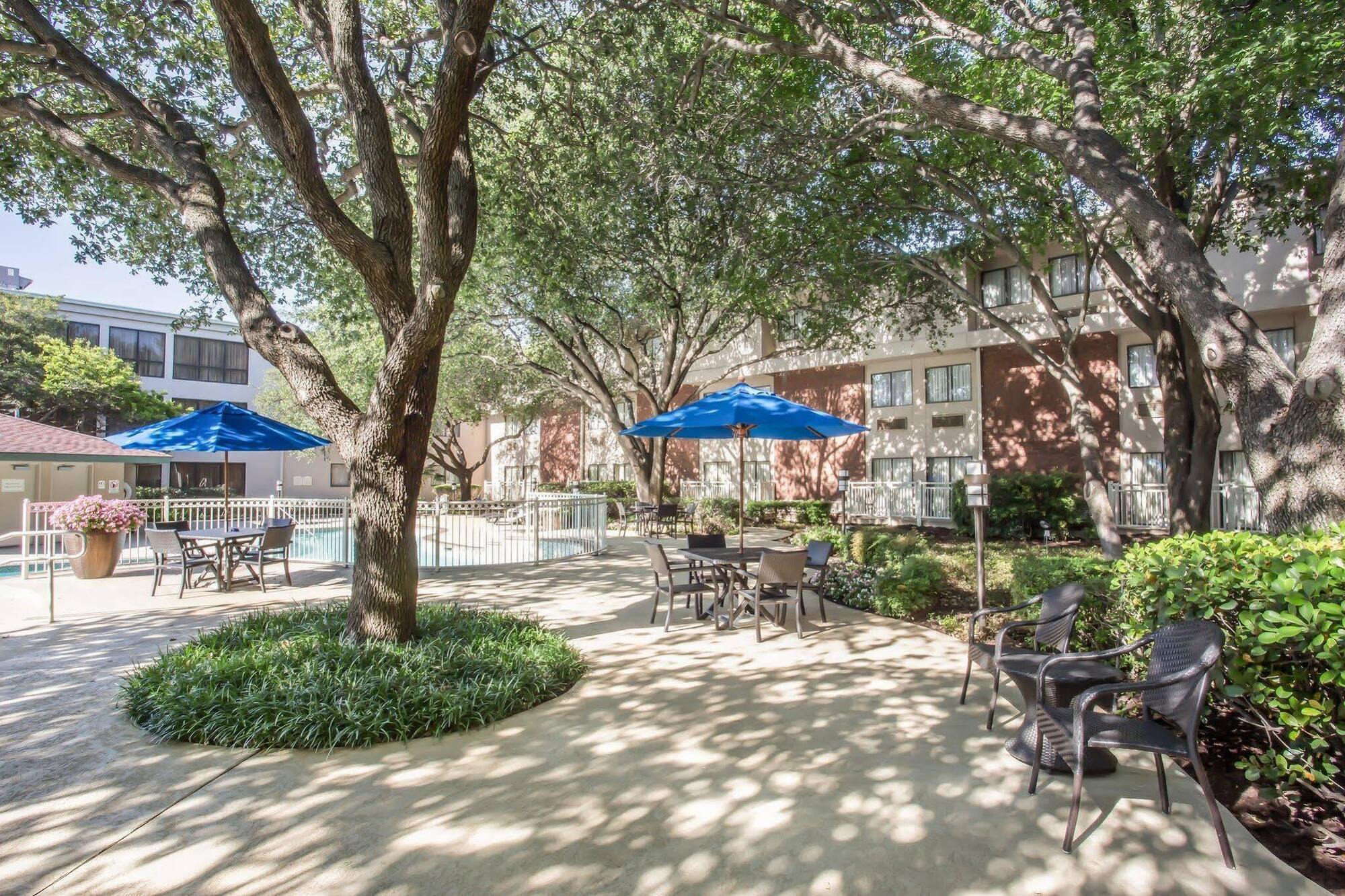 Crowne Plaza Dallas Near Galleria-Addison Hotel Exterior photo